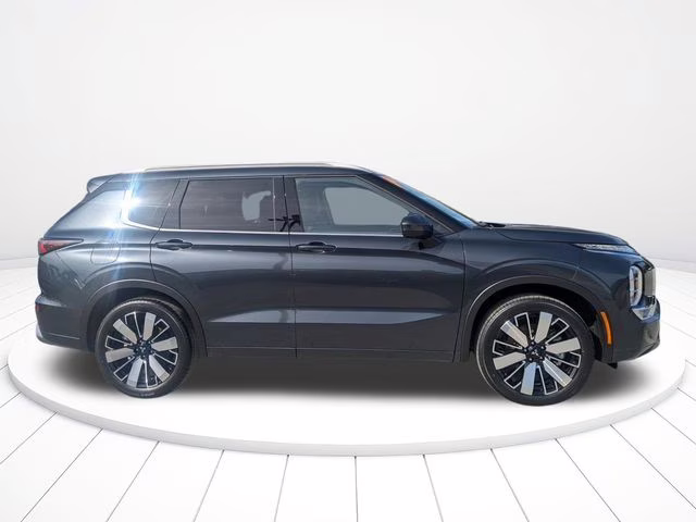 2026 Graphite Gray Mitsubishi Outlander SEL FWD SUV