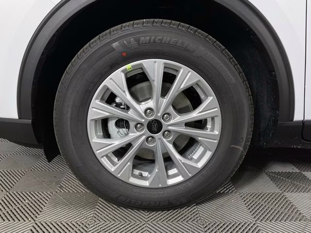 2026 Oxford White Ford Escape Active FWD SUV