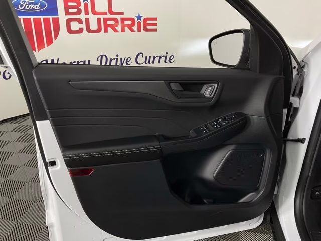 2026 Oxford White Ford Escape Active FWD SUV