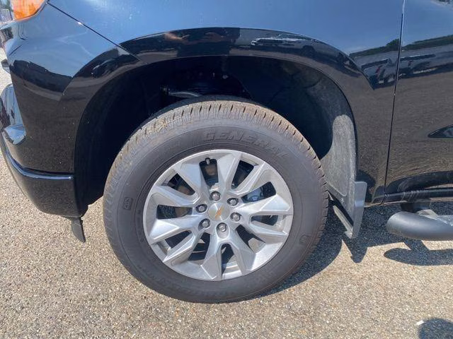 2025 Chevrolet Silverado 1500 Custom - Photo 10