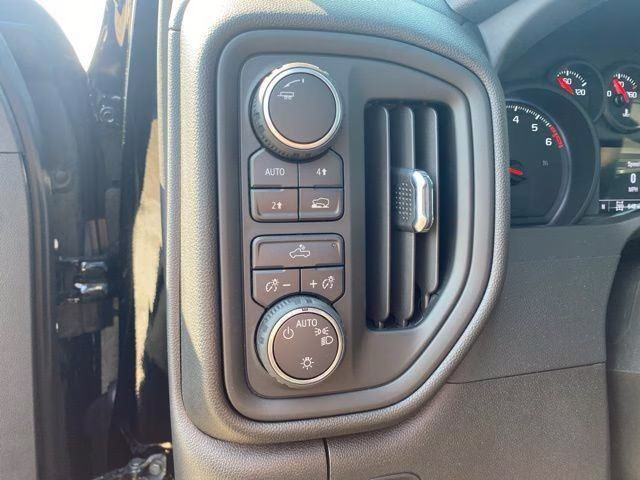 2025 Chevrolet Silverado 1500 Custom - Photo 18