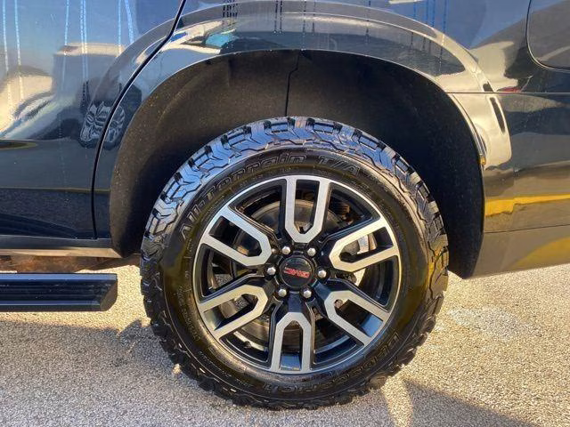2023 GMC Yukon AT4 - Photo 10