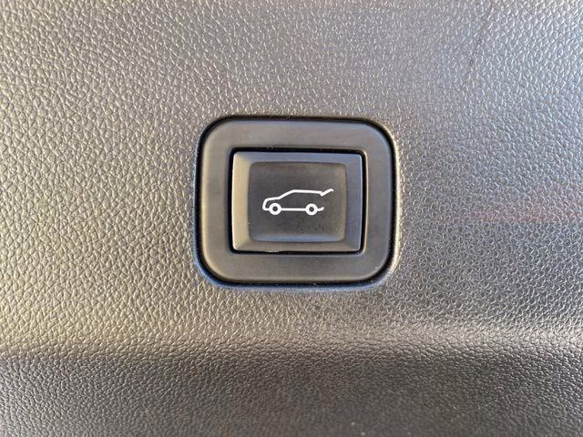 2023 GMC Yukon AT4 - Photo 14