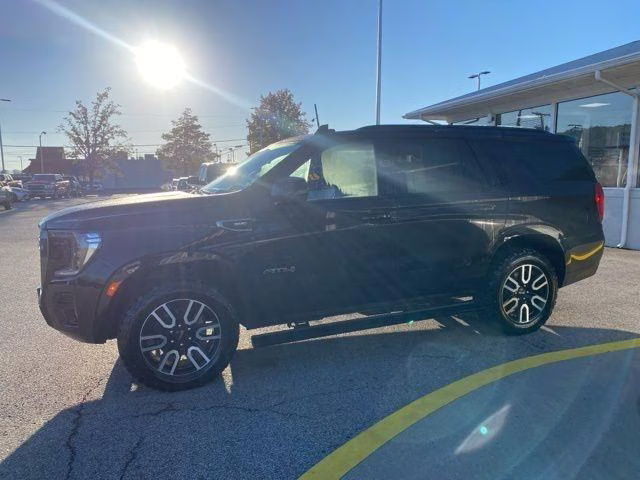 2023 GMC Yukon AT4 - Photo 8