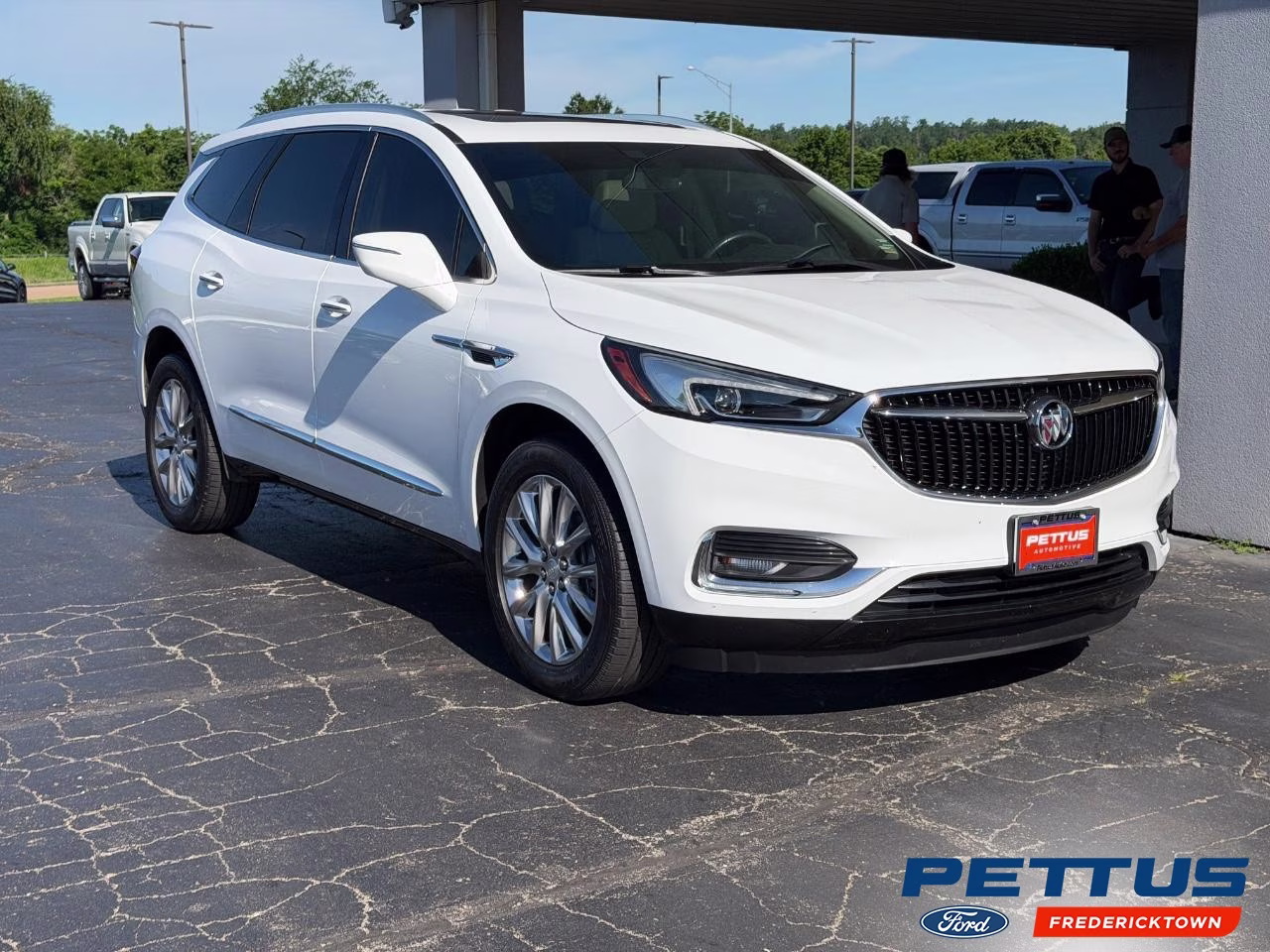2019 White Frost Tricoat Buick Enclave Essence FWD SUV