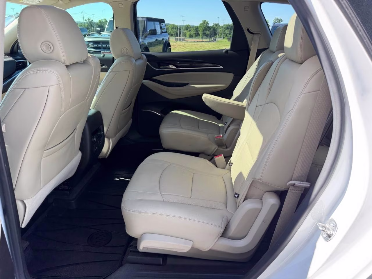 2019 White Frost Tricoat Buick Enclave Essence FWD SUV
