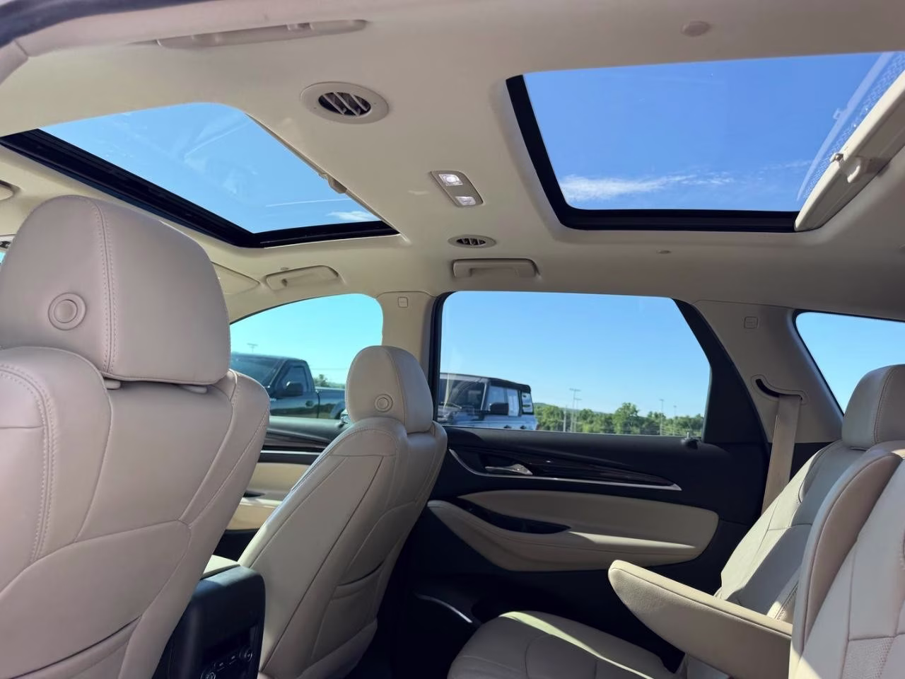 2019 White Frost Tricoat Buick Enclave Essence FWD SUV