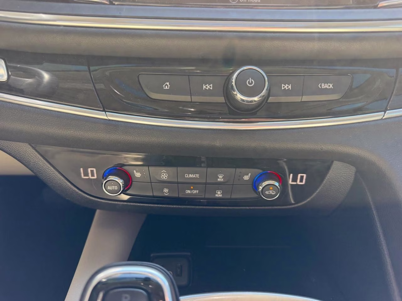 2019 White Frost Tricoat Buick Enclave Essence FWD SUV