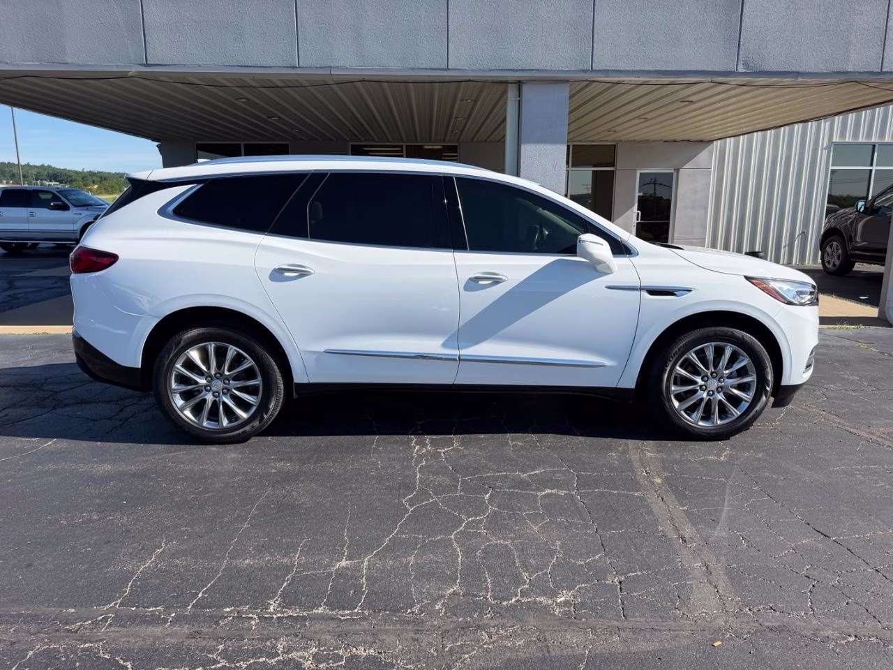 2019 White Frost Tricoat Buick Enclave Essence FWD SUV