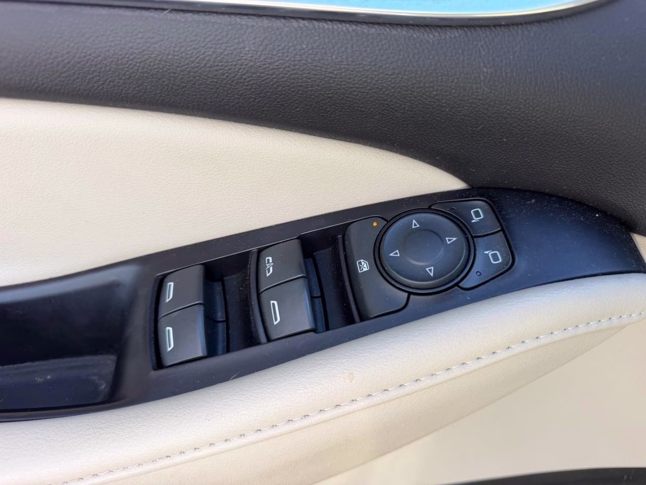 2019 White Frost Tricoat Buick Enclave Essence FWD SUV