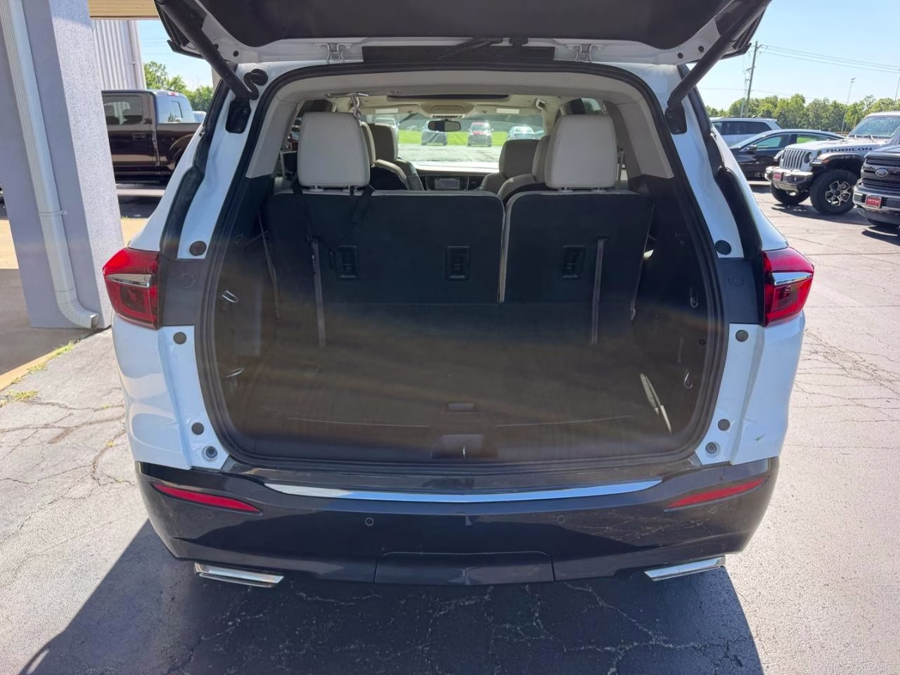 2019 White Frost Tricoat Buick Enclave Essence FWD SUV