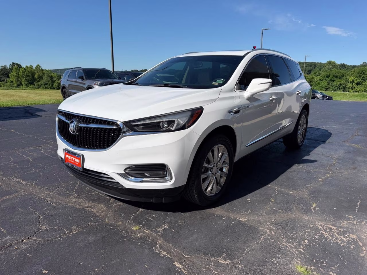 2019 White Frost Tricoat Buick Enclave Essence FWD SUV