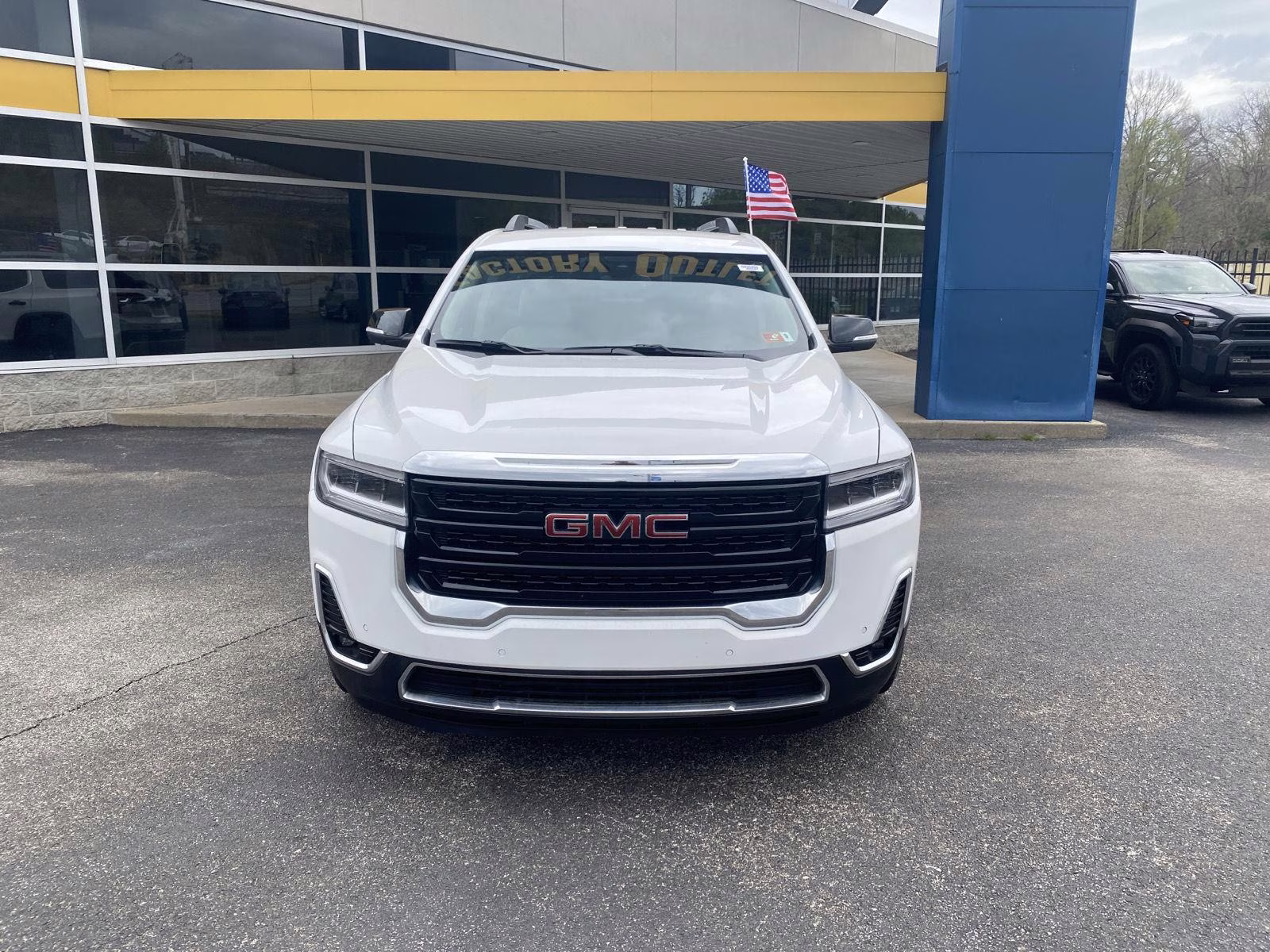 2023 Summit White GMC Acadia SLT AWD 4 Door