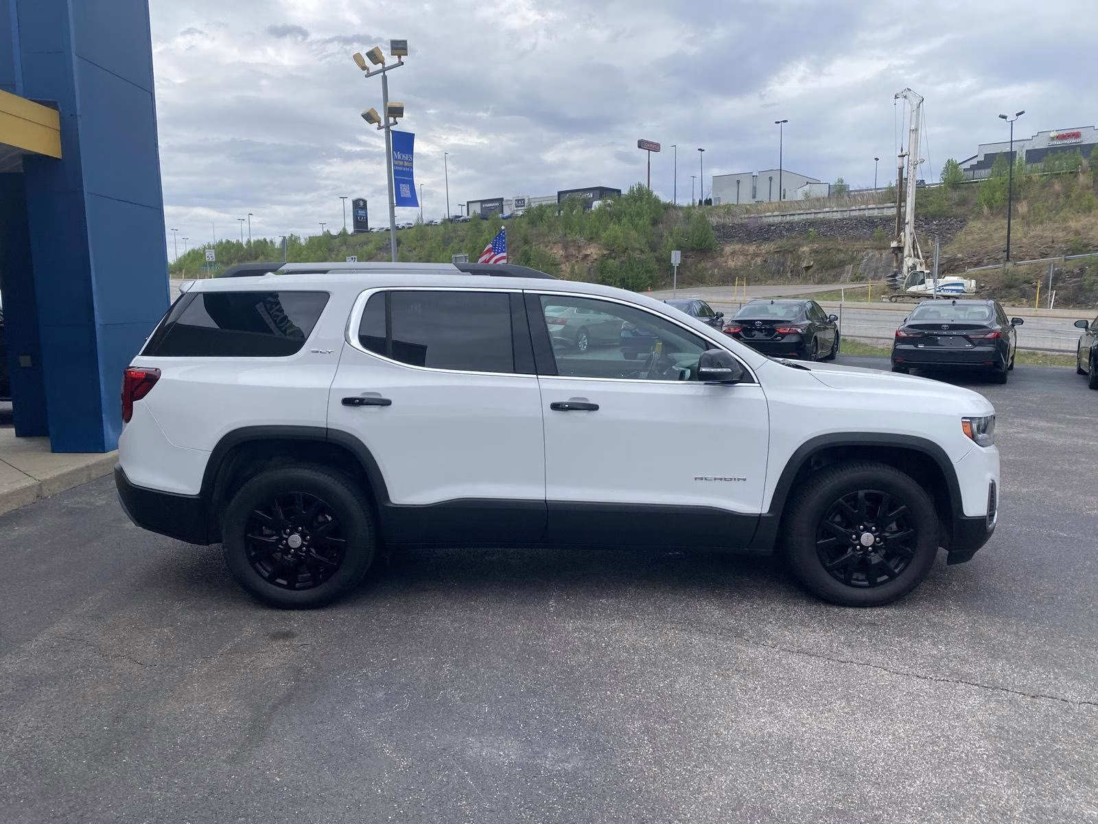 2023 Summit White GMC Acadia SLT AWD 4 Door
