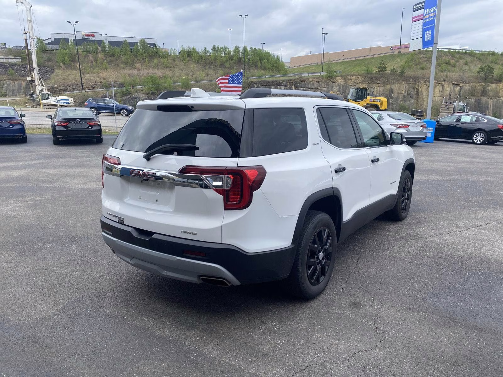 2023 Summit White GMC Acadia SLT AWD 4 Door