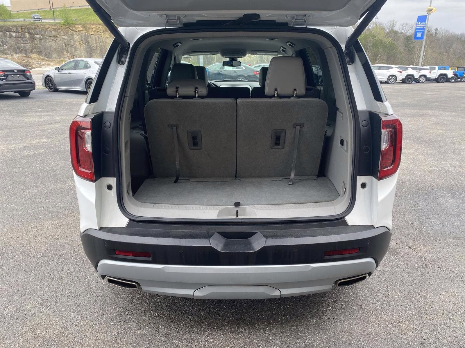 2023 Summit White GMC Acadia SLT AWD 4 Door