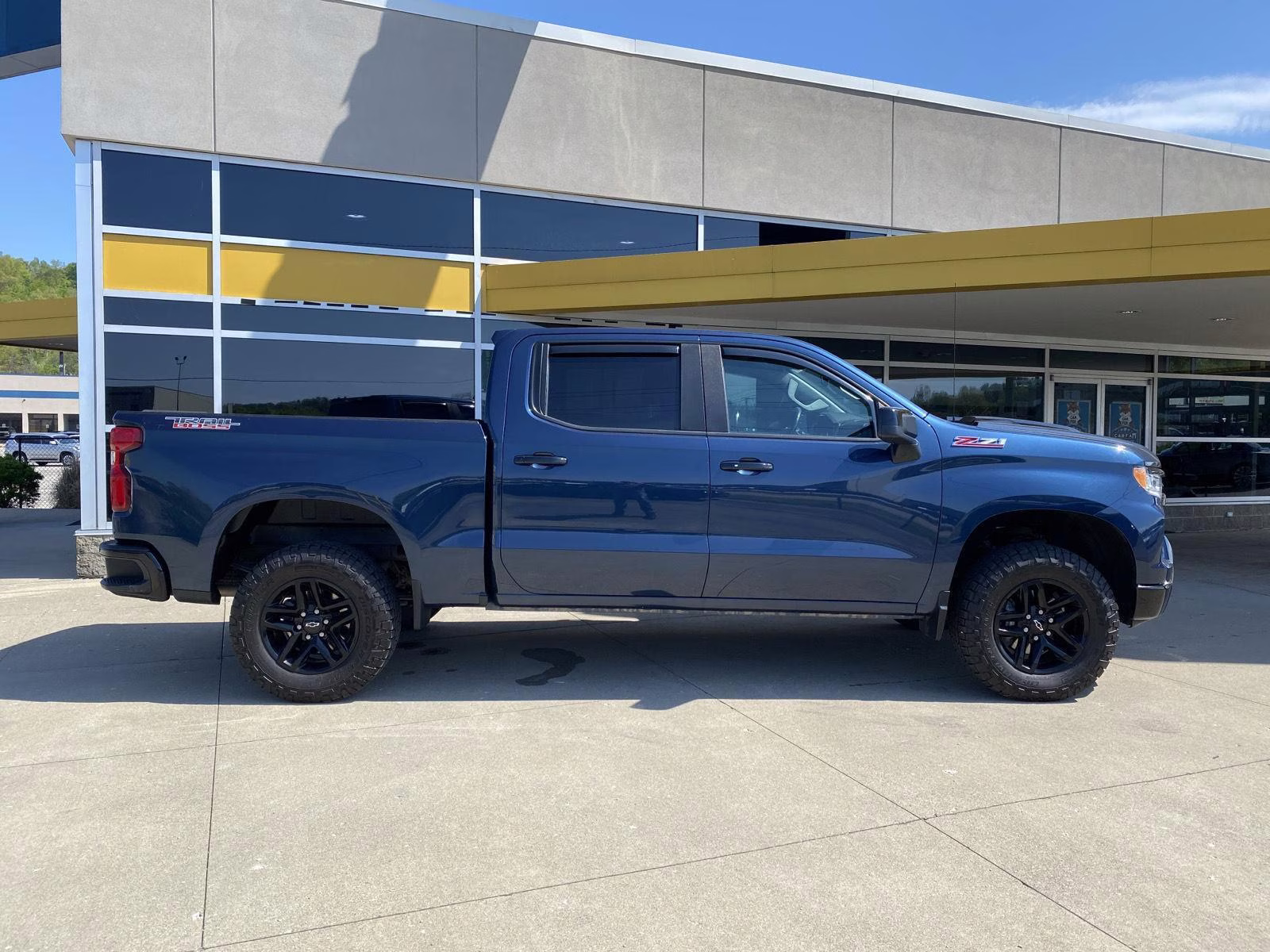 2022 Northsky Blue Metallic Chevrolet Silverado 1500 LT Trail Boss 4X4 Truck
