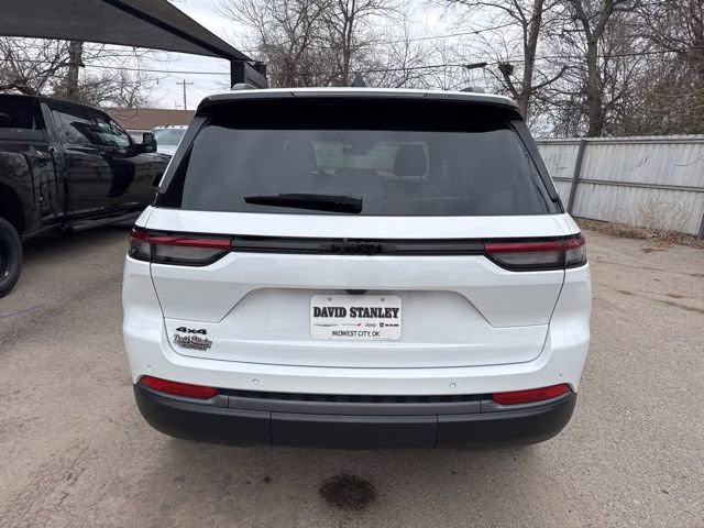 2026 Bright White Clearcoat Jeep Grand Cherokee Limited 4X4 SUV