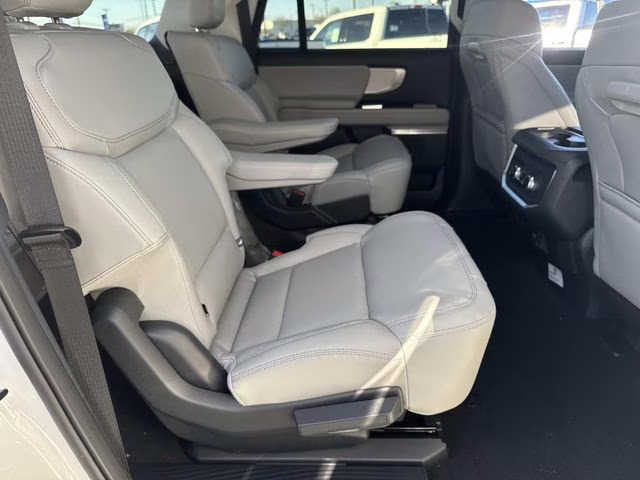 2026 White Metallic Ford Expedition Max Active RWD SUV