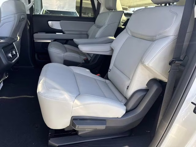 2026 White Metallic Ford Expedition Max Active RWD SUV