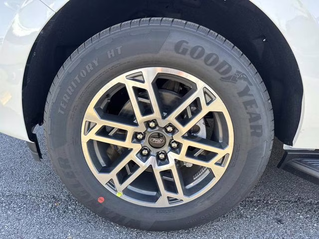 2026 White Metallic Ford Expedition Max Active RWD SUV