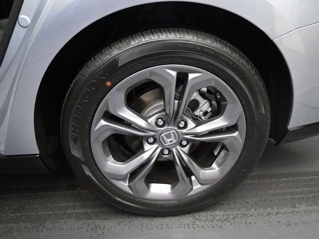 2025 Solar Silver Metallic Honda Accord Hybrid EX-L FWD Sedan