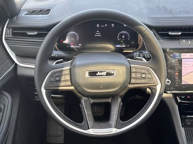 2026 Bright White Clearcoat Jeep Grand Cherokee Laredo Altitude RWD SUV