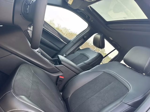 2026 Bright White Clearcoat Jeep Grand Cherokee Laredo Altitude RWD SUV