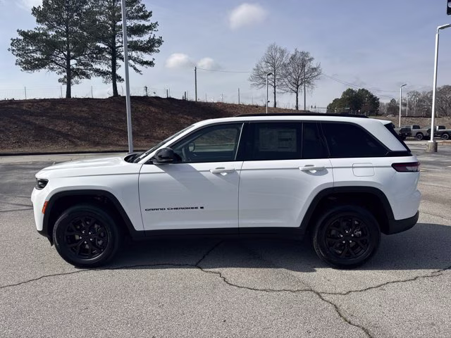 2026 Bright White Clearcoat Jeep Grand Cherokee Laredo Altitude RWD SUV