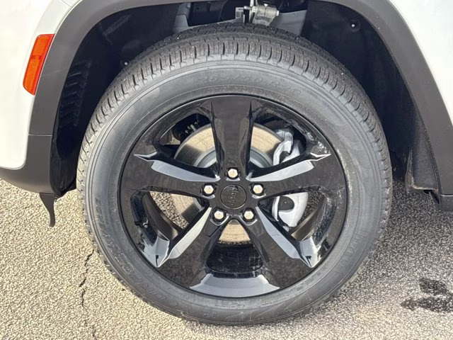 2026 Bright White Clearcoat Jeep Grand Cherokee Limited RWD SUV