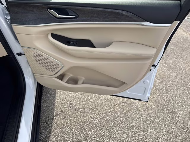 2026 Bright White Clearcoat Jeep Grand Cherokee Limited RWD SUV