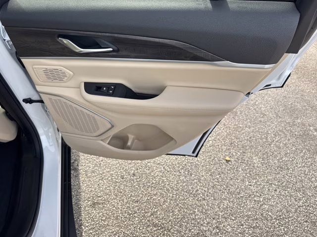 2026 Bright White Clearcoat Jeep Grand Cherokee Limited RWD SUV