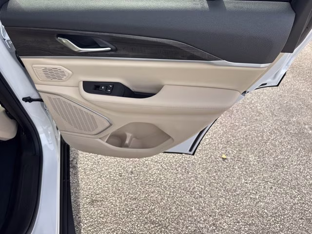 2026 Bright White Clearcoat Jeep Grand Cherokee Limited RWD SUV