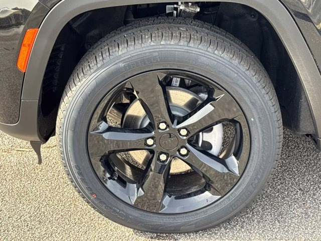 2026 Diamond Black Crystal Pearlcoat Jeep Grand Cherokee Limited RWD SUV