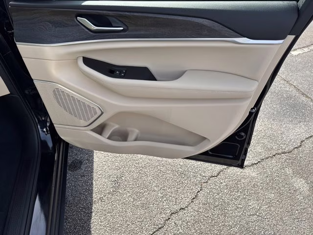 2026 Diamond Black Crystal Pearlcoat Jeep Grand Cherokee Limited RWD SUV