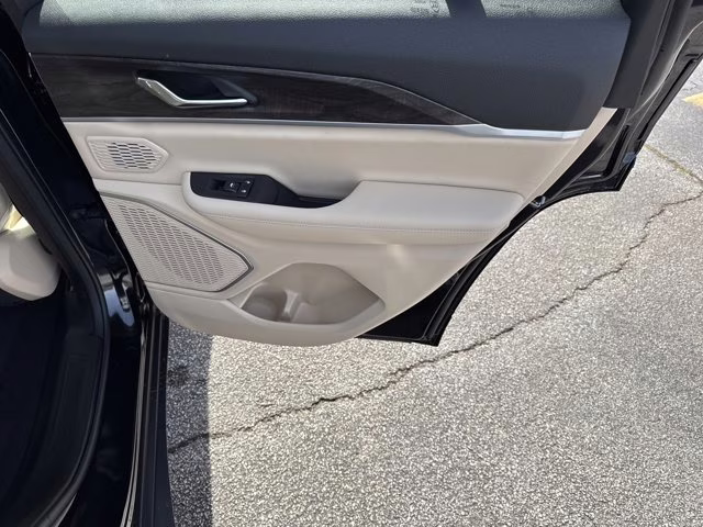 2026 Diamond Black Crystal Pearlcoat Jeep Grand Cherokee Limited RWD SUV