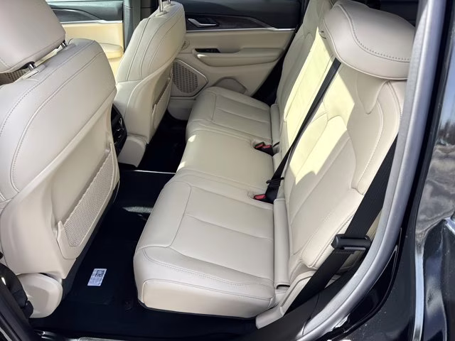 2026 Diamond Black Crystal Pearlcoat Jeep Grand Cherokee Limited RWD SUV