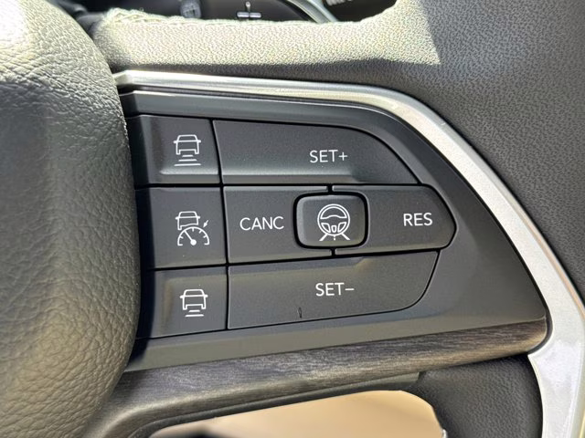 2026 Diamond Black Crystal Pearlcoat Jeep Grand Cherokee Limited RWD SUV