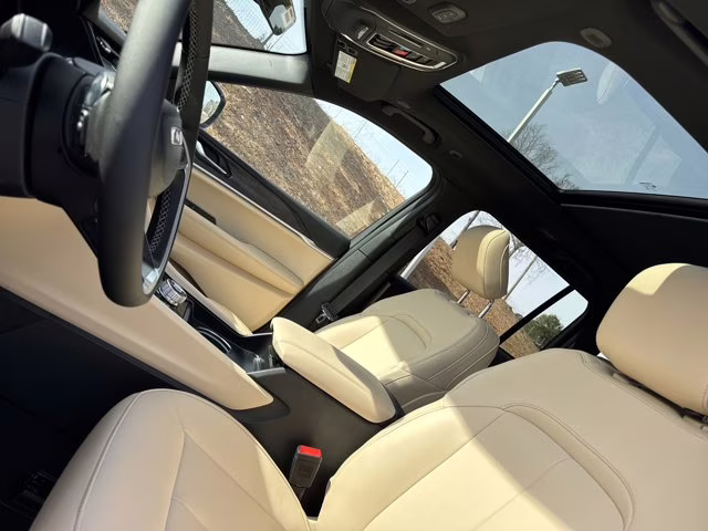 2026 Diamond Black Crystal Pearlcoat Jeep Grand Cherokee Limited RWD SUV