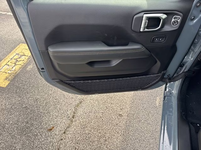 2026 Anvil Clearcoat Jeep Gladiator Sahara 4X4 Truck