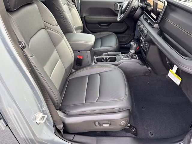 2026 Anvil Clearcoat Jeep Gladiator Sahara 4X4 Truck