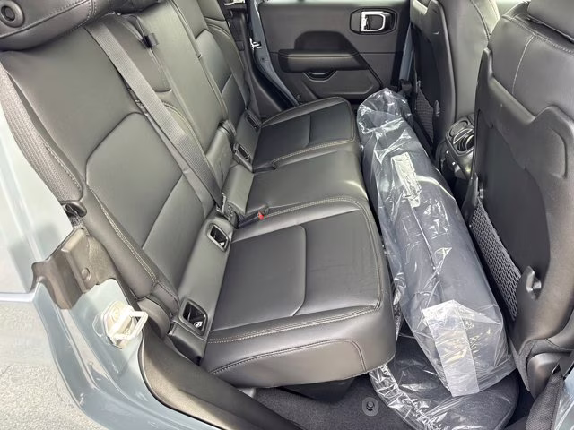 2026 Anvil Clearcoat Jeep Gladiator Sahara 4X4 Truck