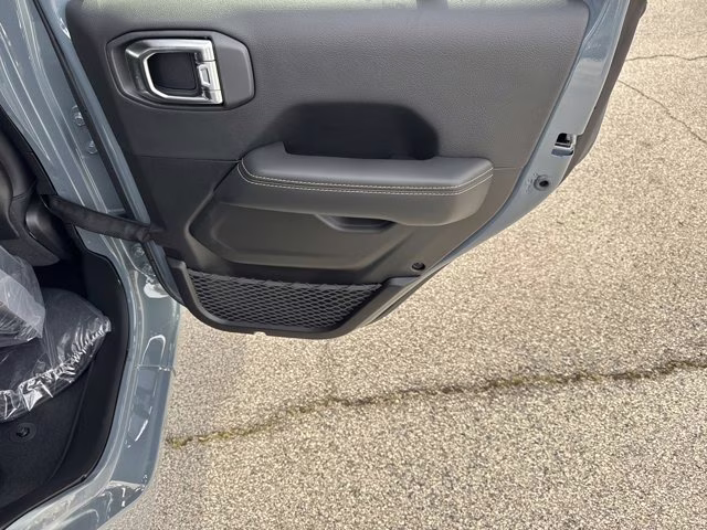 2026 Anvil Clearcoat Jeep Gladiator Sahara 4X4 Truck