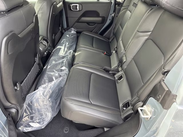 2026 Anvil Clearcoat Jeep Gladiator Sahara 4X4 Truck