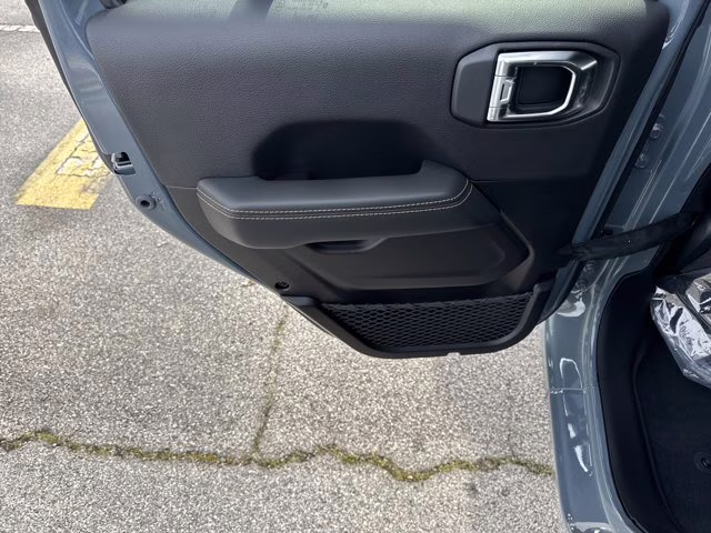 2026 Anvil Clearcoat Jeep Gladiator Sahara 4X4 Truck