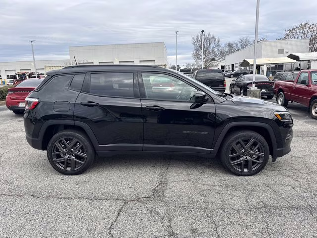 2026 Diamond Black Crystal Pearlcoat Jeep Compass Latitude Altitude 4X4 SUV