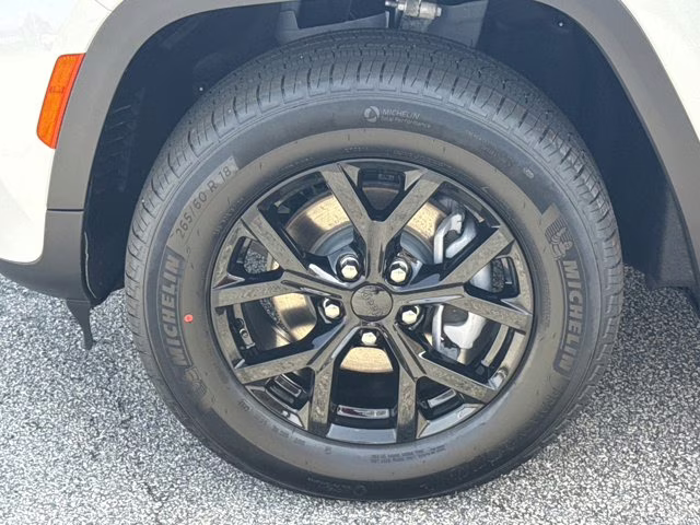 2026 Bright White Clearcoat Jeep Grand Cherokee Laredo Altitude RWD SUV