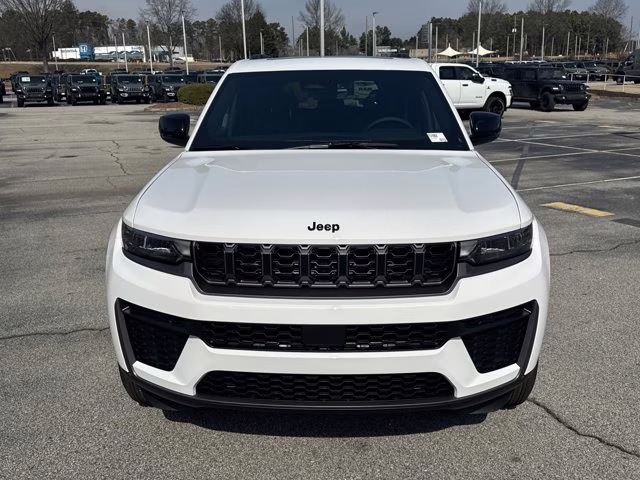2026 Bright White Clearcoat Jeep Grand Cherokee Laredo Altitude RWD SUV