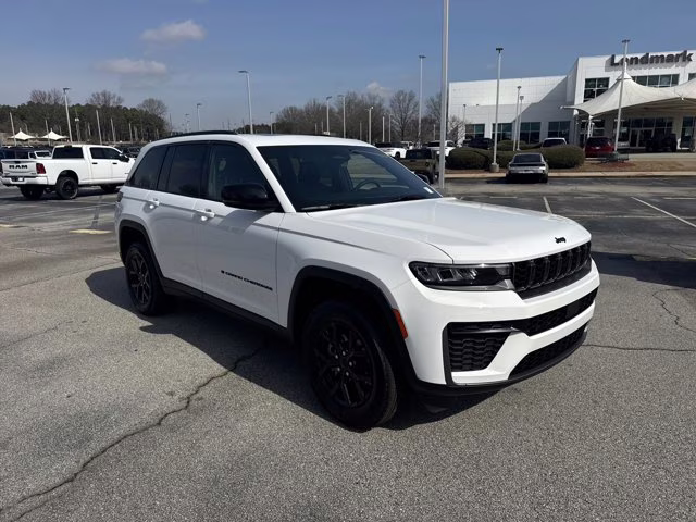 2026 Bright White Clearcoat Jeep Grand Cherokee Laredo Altitude RWD SUV