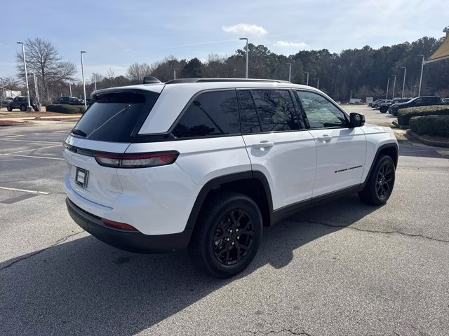 2026 Bright White Clearcoat Jeep Grand Cherokee Laredo Altitude RWD SUV